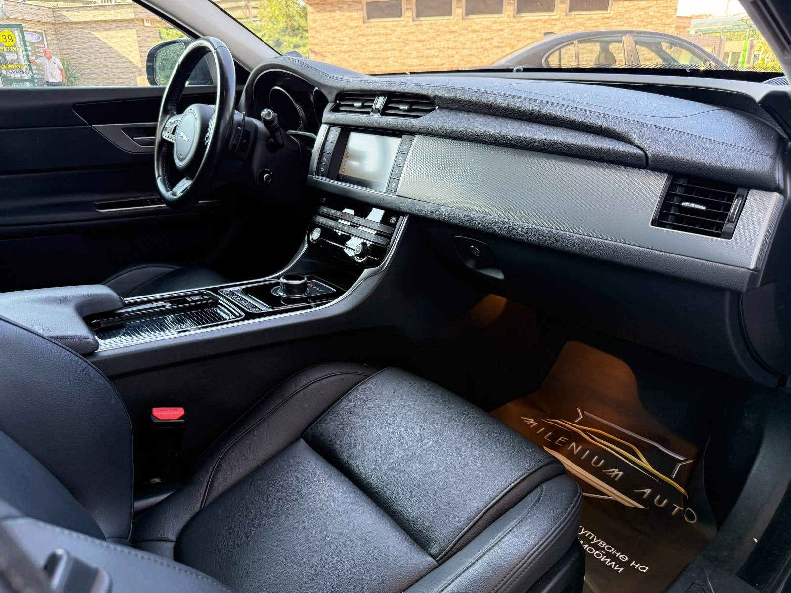 Jaguar Xf 35t R Sport 6 МЕСЕЦА ГАРАНЦИЯ/340к.с. 4х4 Facelift, снимка 11 - Автомобили и джипове - 55655470