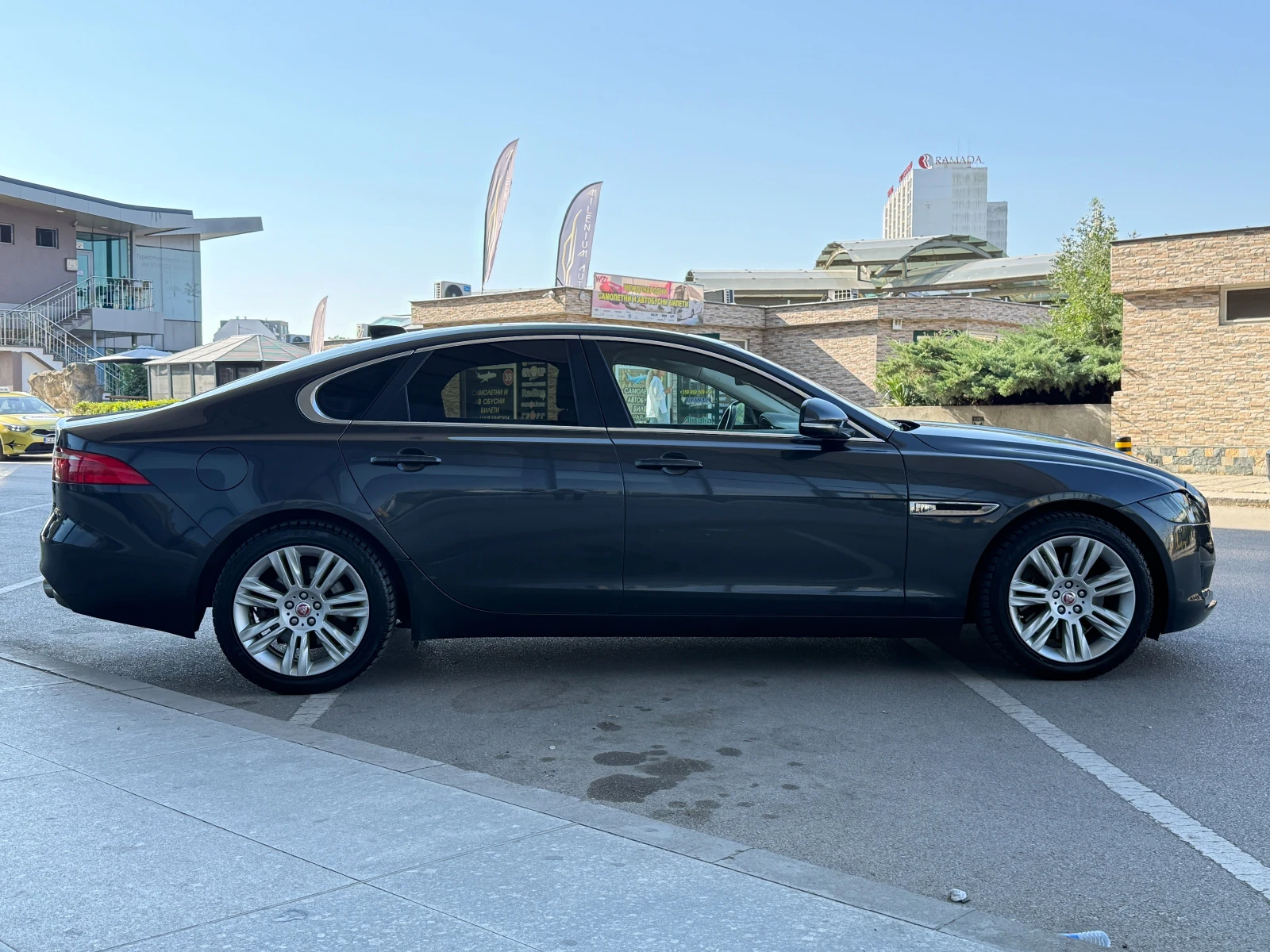 Jaguar Xf 35t R Sport 6 МЕСЕЦА ГАРАНЦИЯ/340к.с. 4х4 Facelift, снимка 5 - Автомобили и джипове - 55655470