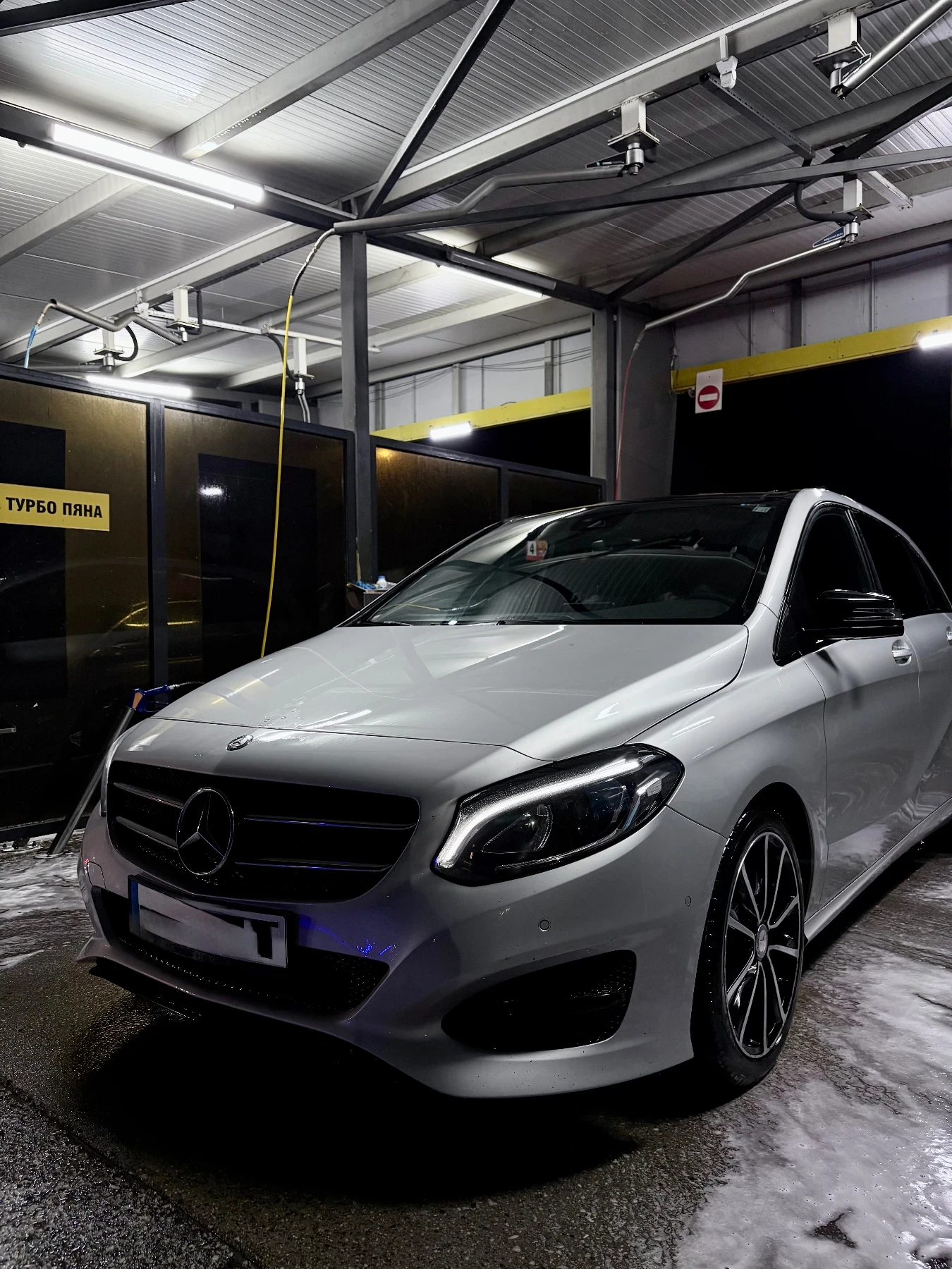 Mercedes-Benz B 200