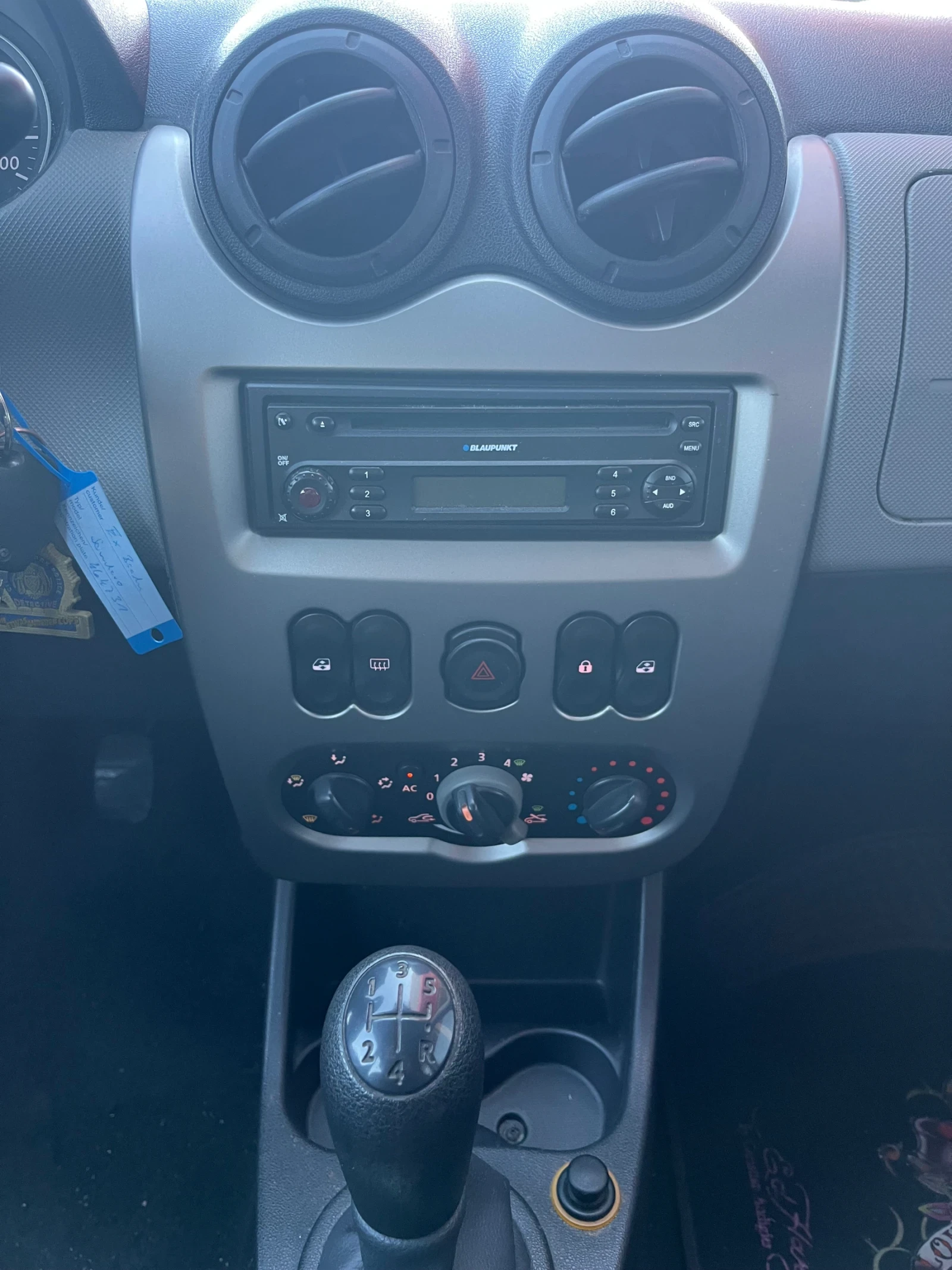 Dacia Sandero 1.4MPI, снимка 9 - Автомобили и джипове - 56018055