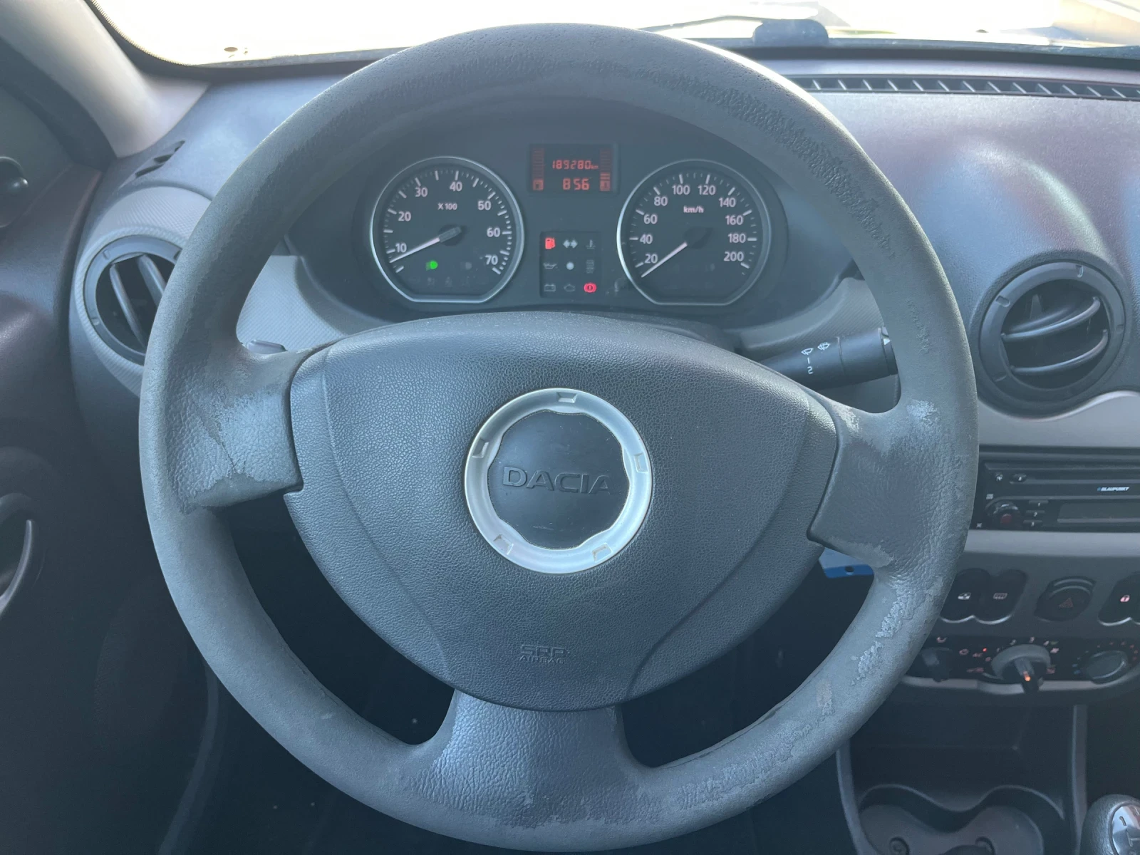 Dacia Sandero 1.4MPI, снимка 8 - Автомобили и джипове - 56018055