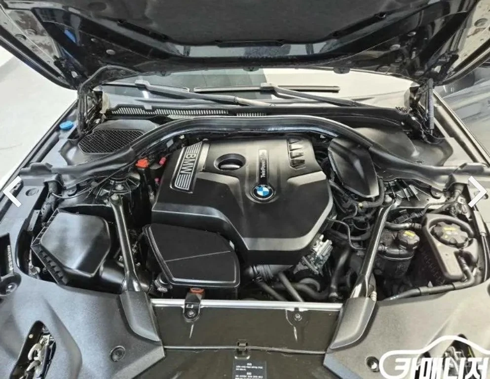 BMW 530  M Sport Package Plus/ДИСТРОНИК/ХЕДЪП/ОБДУХ/ТВ/, снимка 5 - Автомобили и джипове - 56131011