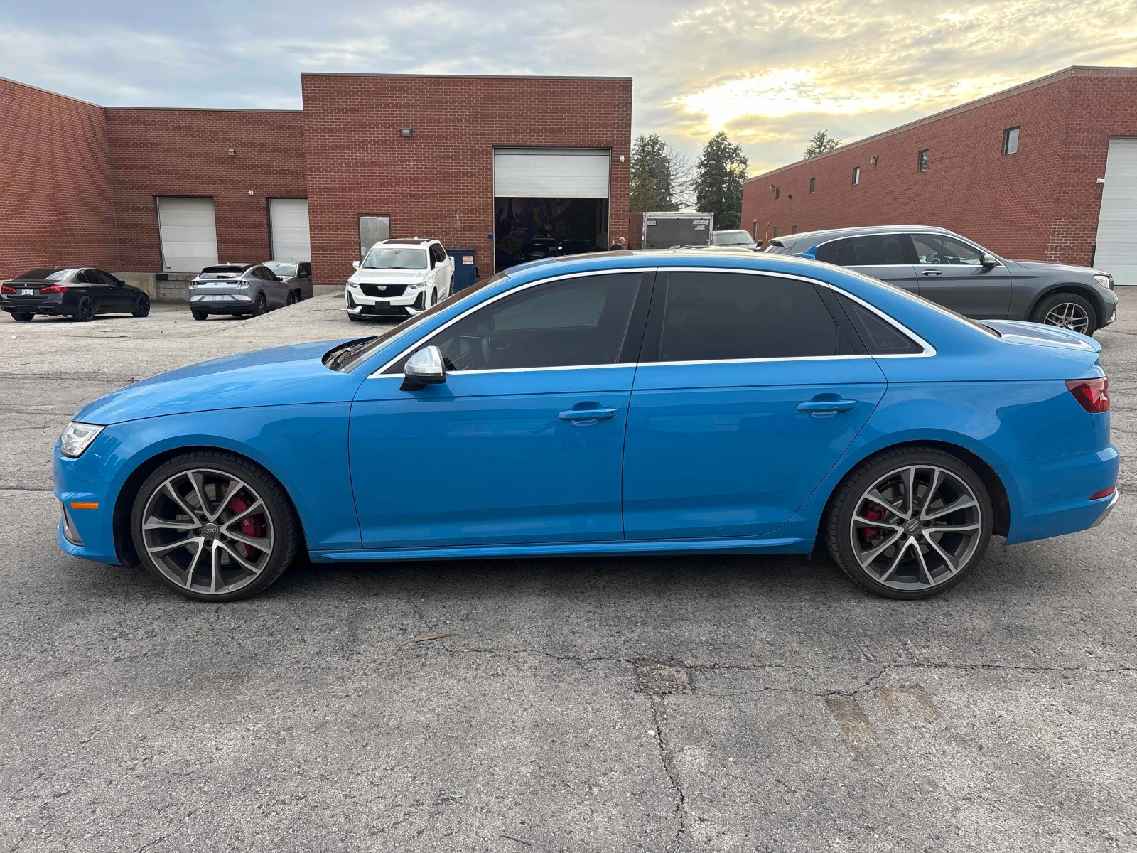 Audi S4 Technik / 360 / Distronic / B&O / Carfax / Лизинг, снимка 2 - Автомобили и джипове - 56149759