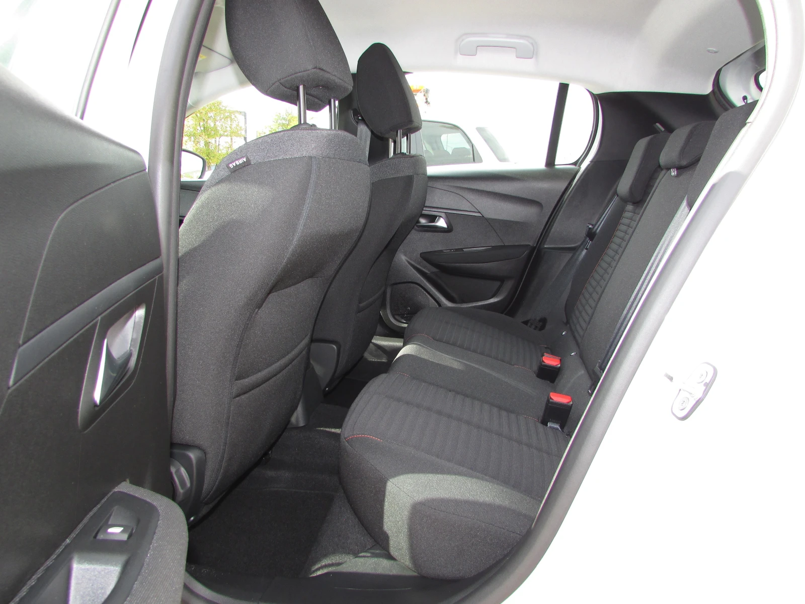 Peugeot 208 1.5 e-HDI EU6D, снимка 9 - Автомобили и джипове - 56545328