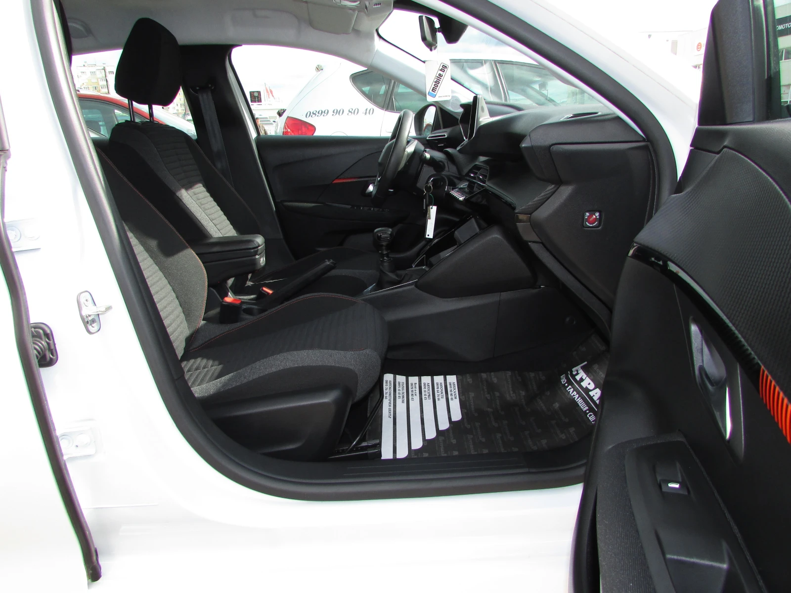 Peugeot 208 1.5 e-HDI EU6D, снимка 10 - Автомобили и джипове - 56545328