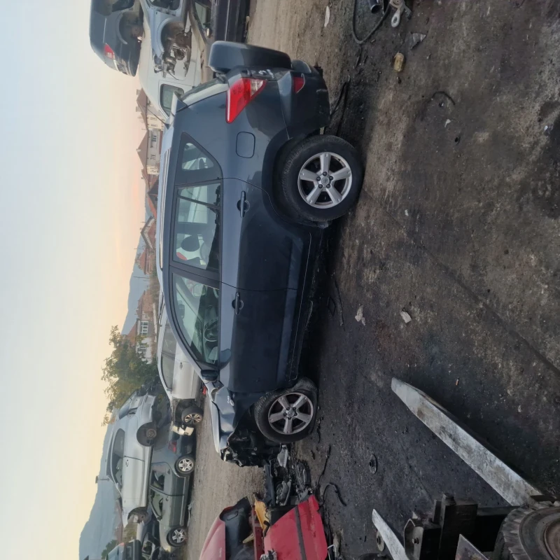 Toyota Rav4 2.2 d4d, снимка 3 - Автомобили и джипове - 47805194