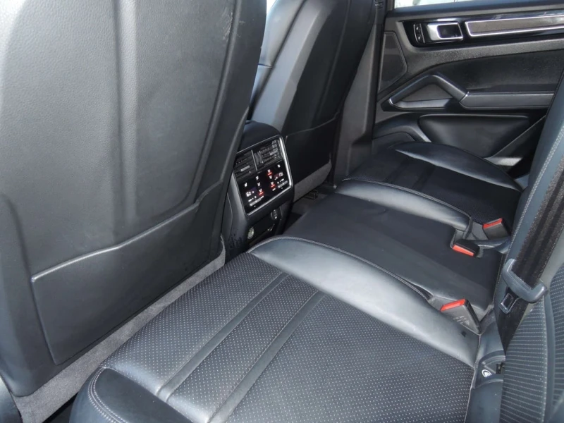 Porsche Cayenne CARFAX, снимка 8 - Автомобили и джипове - 53188473