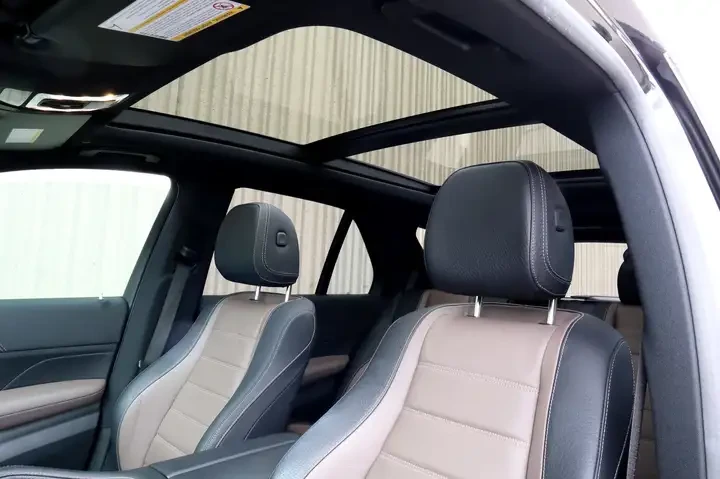 Mercedes-Benz GLE 350 AMG | Loaded | Carfax, снимка 13 - Автомобили и джипове - 54784919