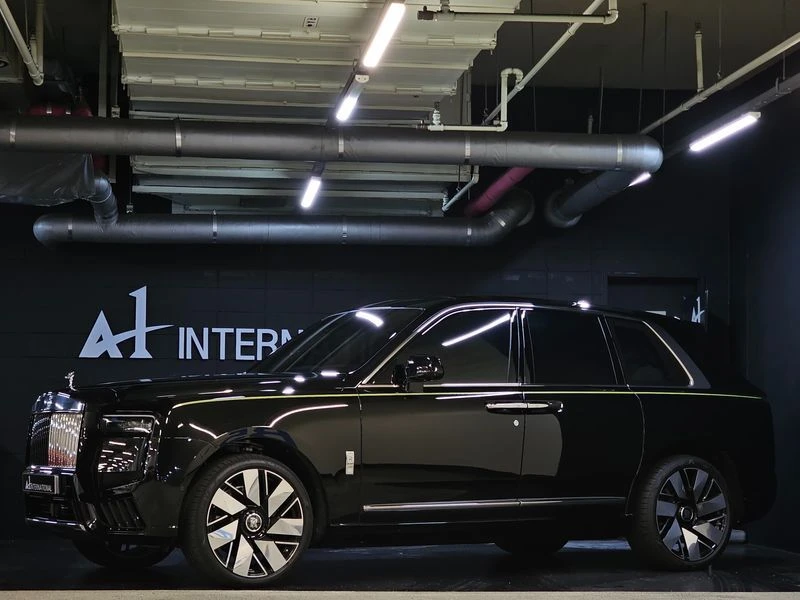 Rolls-Royce Cullinan КРАЙНА ЦЕНА: 450594 EUR, снимка 3 - Автомобили и джипове - 55966852