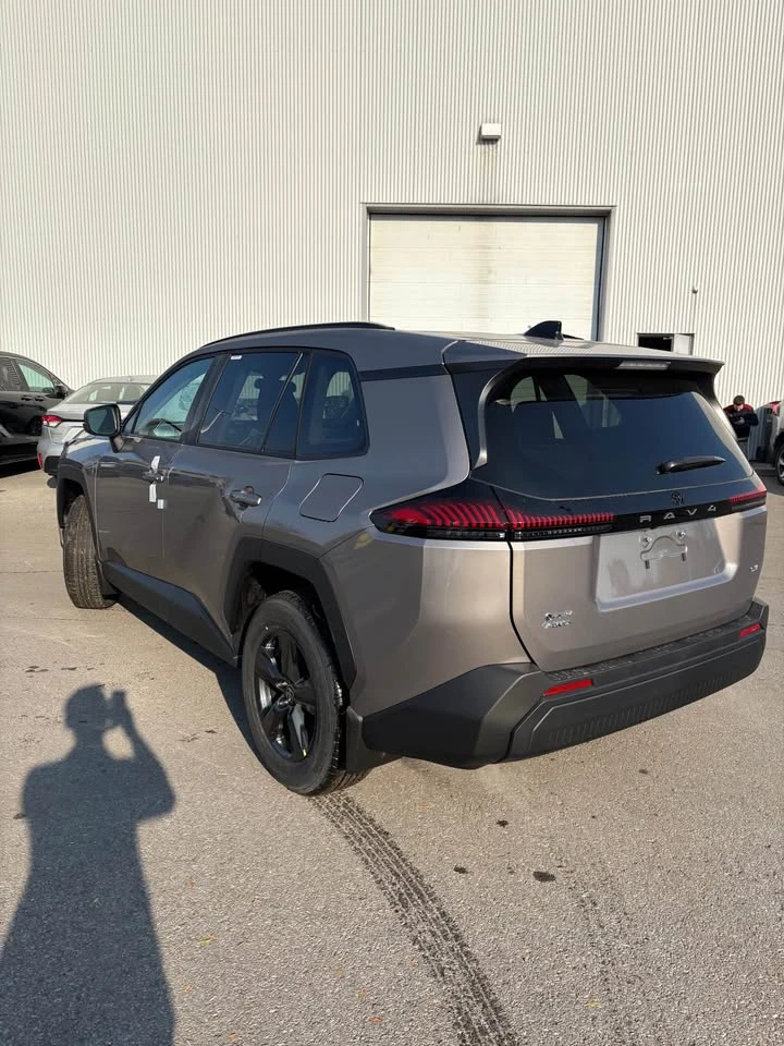 Toyota Rav4  Цена до България , снимка 4 - Автомобили и джипове - 56734535
