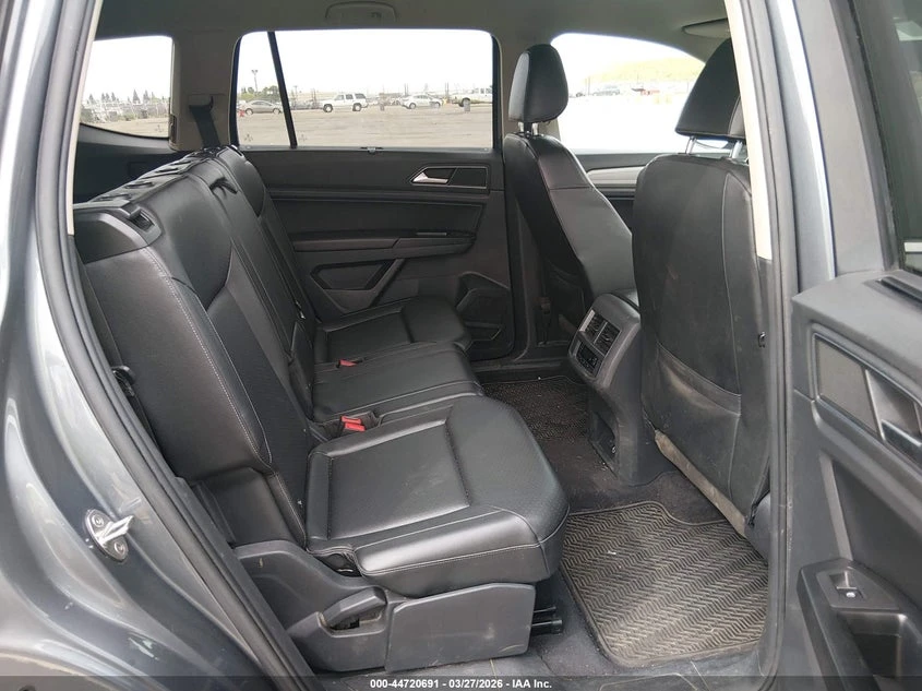 VW Atlas 3.6l Volkswagen 3.6L V6 Se, снимка 8 - Автомобили и джипове - 54141669