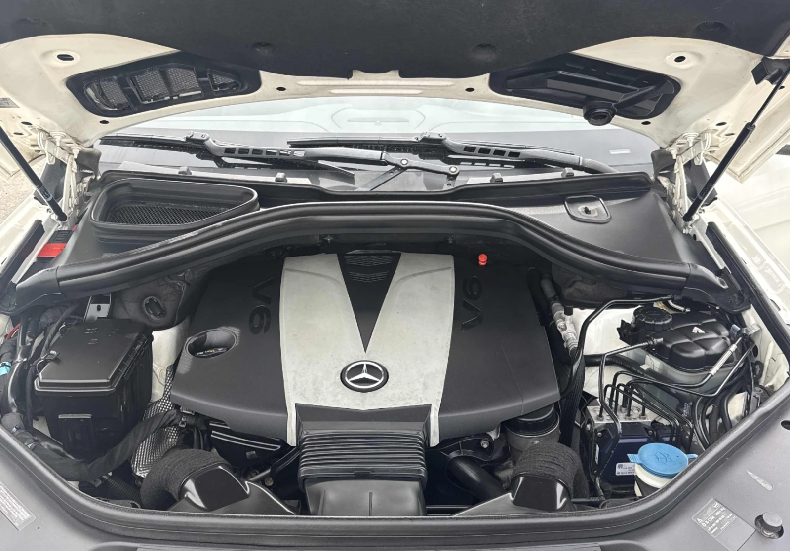 Mercedes-Benz ML 350 BLUeTEC* AMG PACK* PANO* KEYLESS* ПОДГРЕВ* , снимка 14 - Автомобили и джипове - 54197612