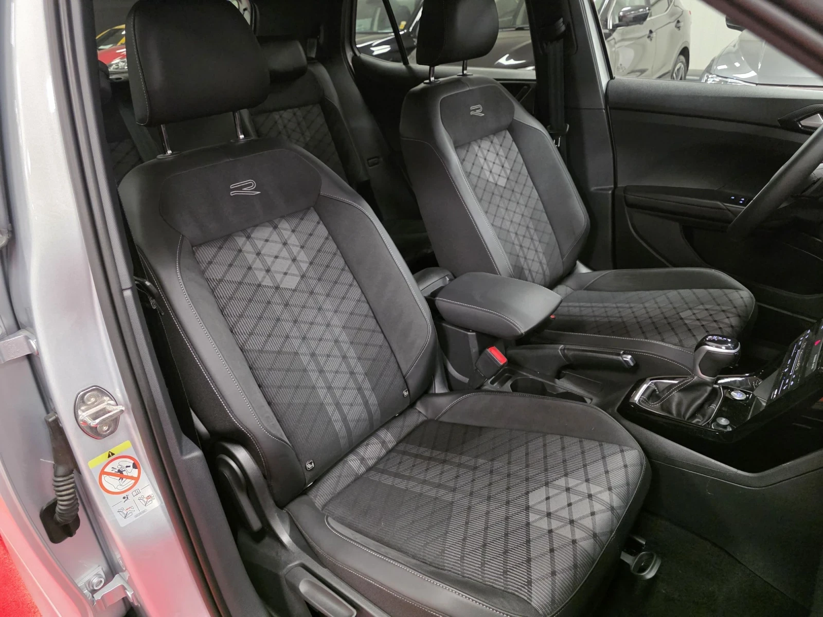 VW T-Cross R | 1.5TSI | DSG7 | IQ Light , снимка 14 - Автомобили и джипове - 54208914