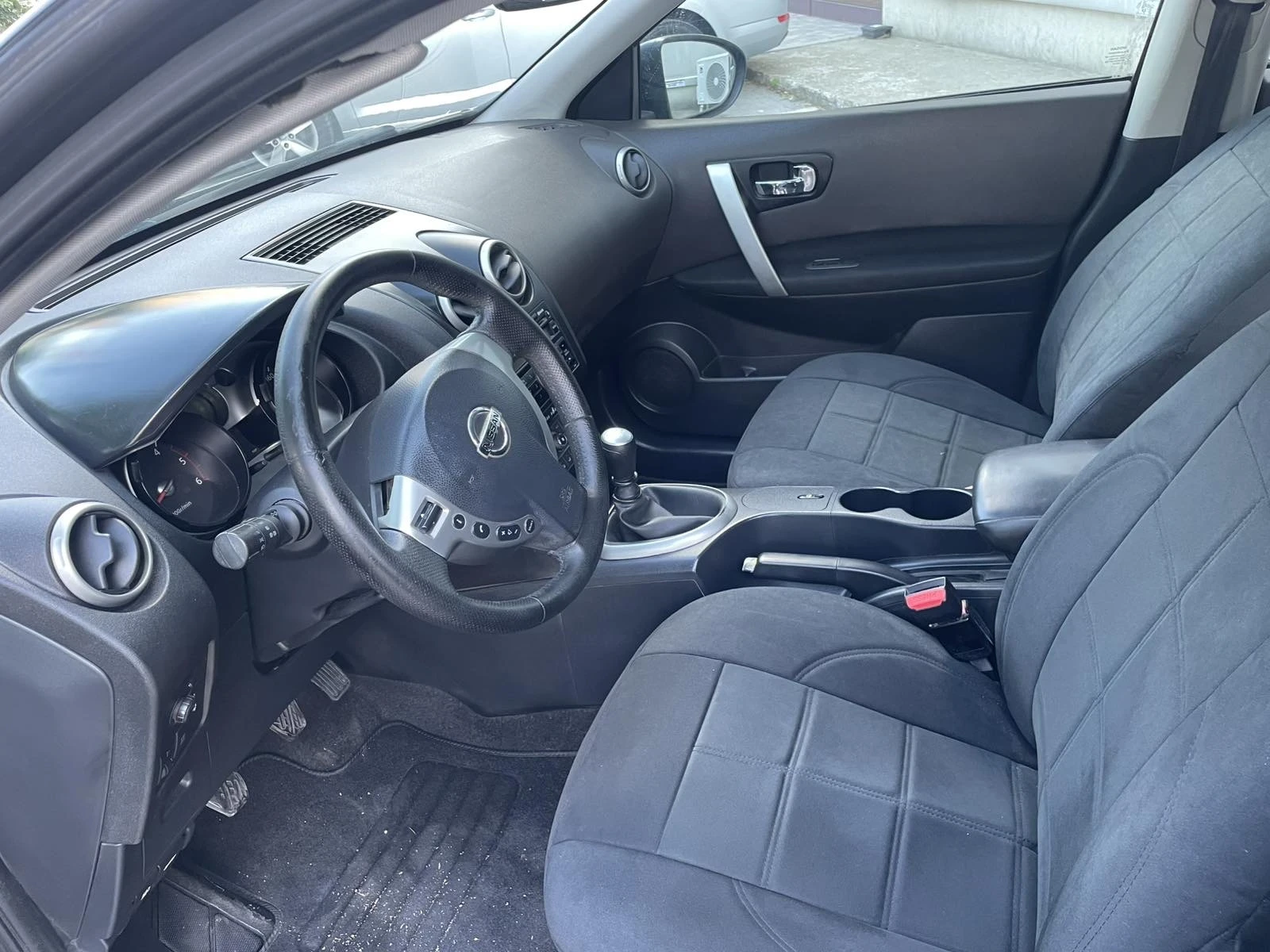 Nissan Qashqai 1.5 dCi, снимка 11 - Автомобили и джипове - 55294016