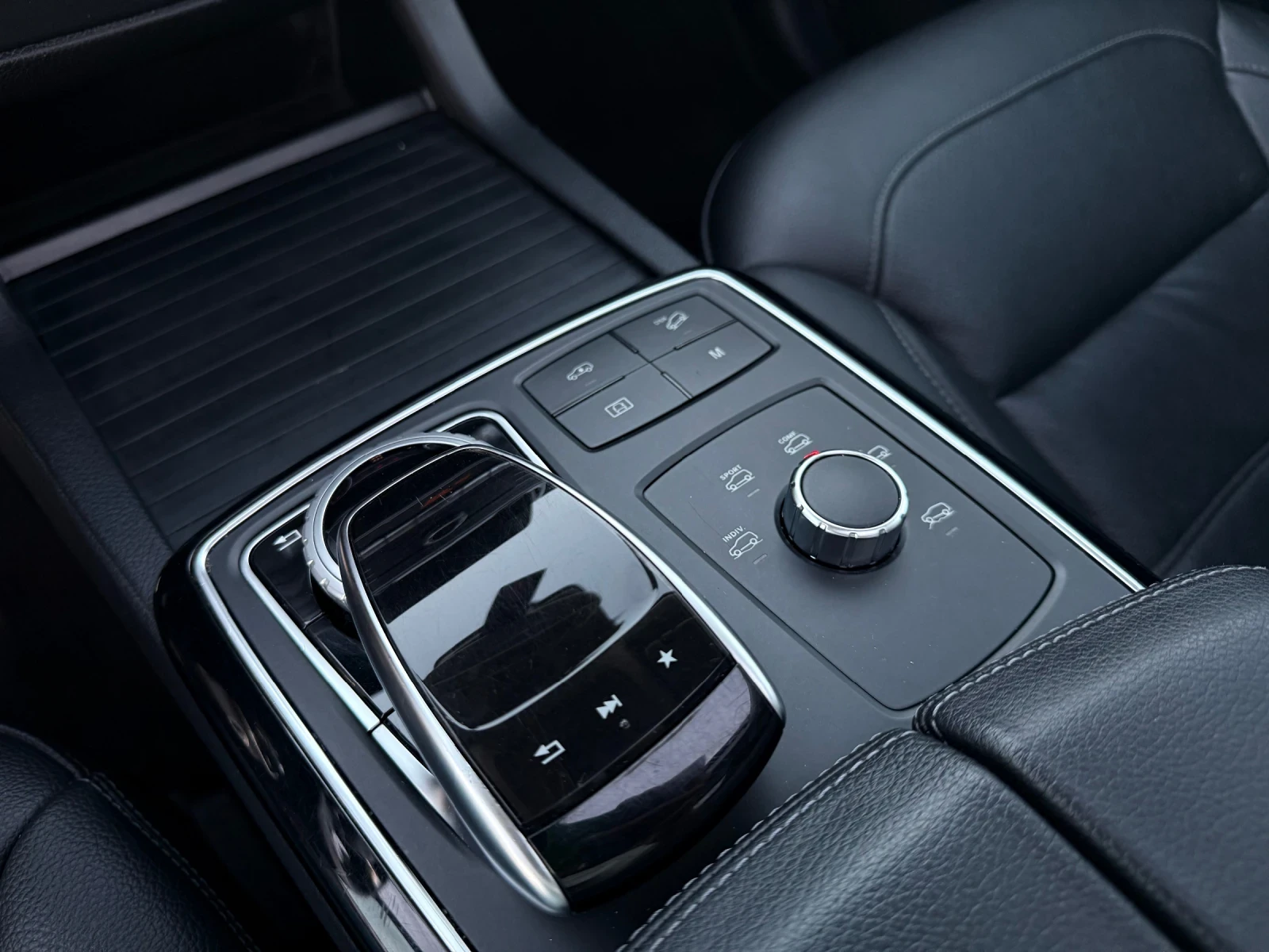 Mercedes-Benz GLE 350 * AMG * Pano , снимка 16 - Автомобили и джипове - 55972683
