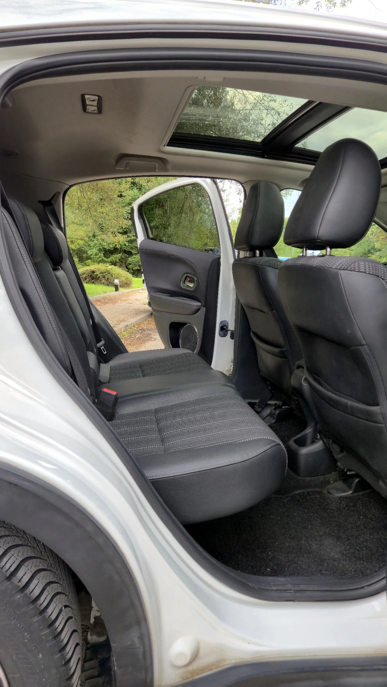 Honda Hr-v 1.6 i-DTEC EXECUTIVE, снимка 12 - Автомобили и джипове - 56185361