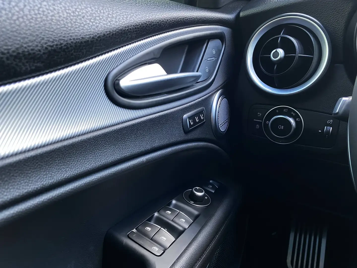 Alfa Romeo Stelvio Ti Sport Q4/��� ������������ ������/HARMAN/ADAPTIV | Mobile.bg � ����������� 11