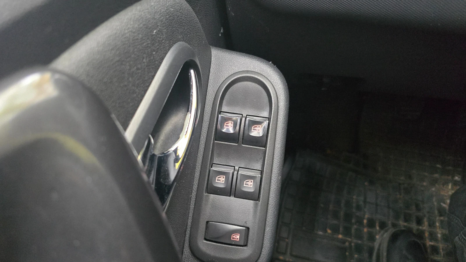 Dacia Duster, снимка 16 - Автомобили и джипове - 56556328