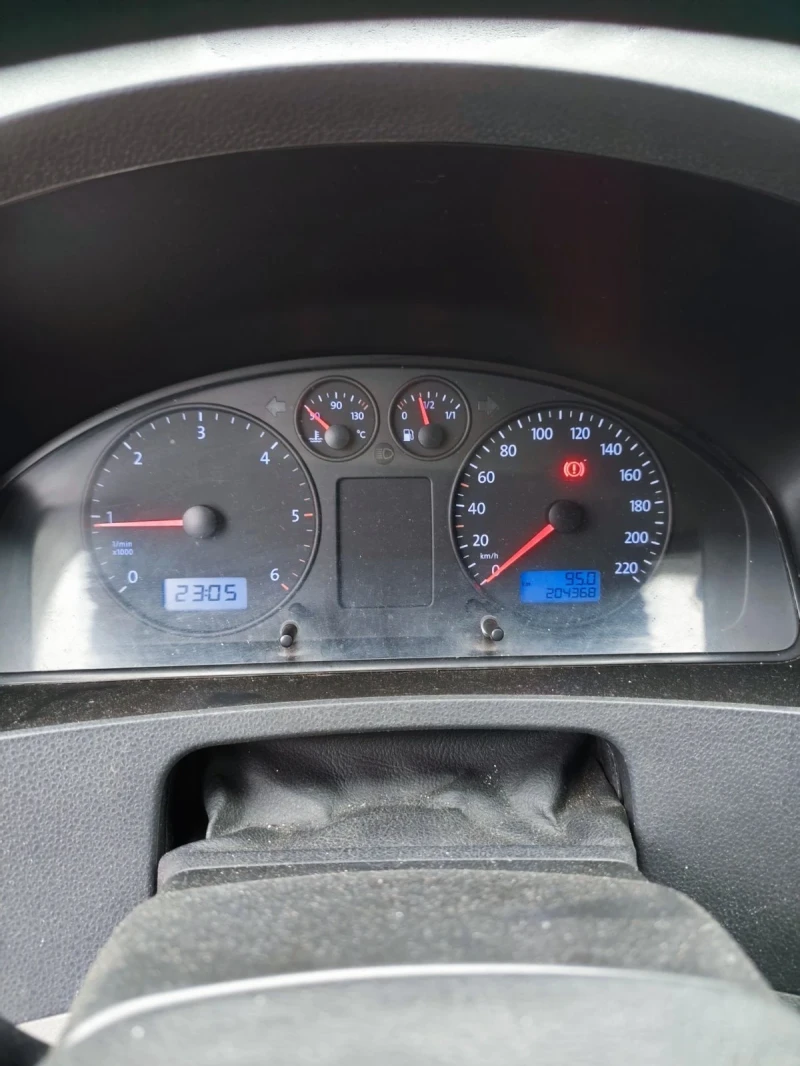 VW T5 1.9 TDI, снимка 10 - Бусове и автобуси - 51989255