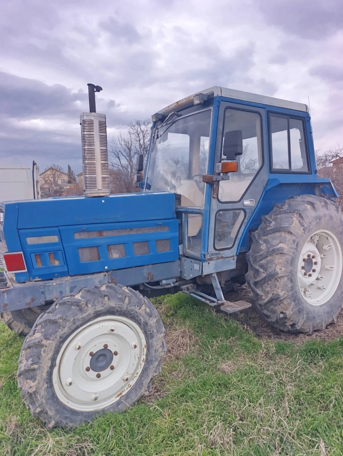 Трактор Болгар T8010 4х4