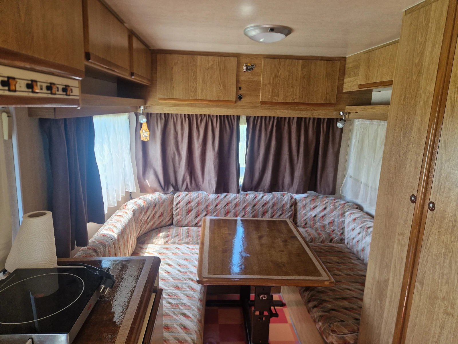 Каравана Adria 5 МЕТРА/, снимка 5 - Каравани и кемпери - 54965244
