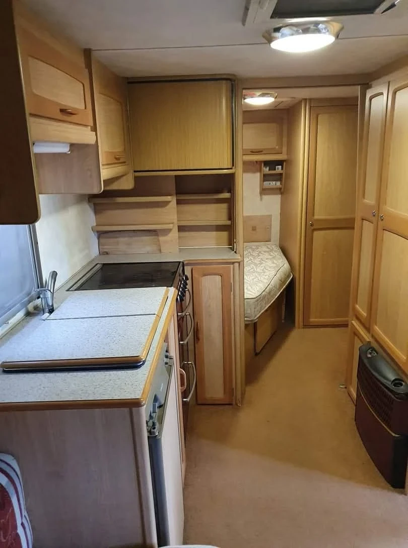 Каравана Eldis Compass Corona, снимка 8 - Каравани и кемпери - 55334461