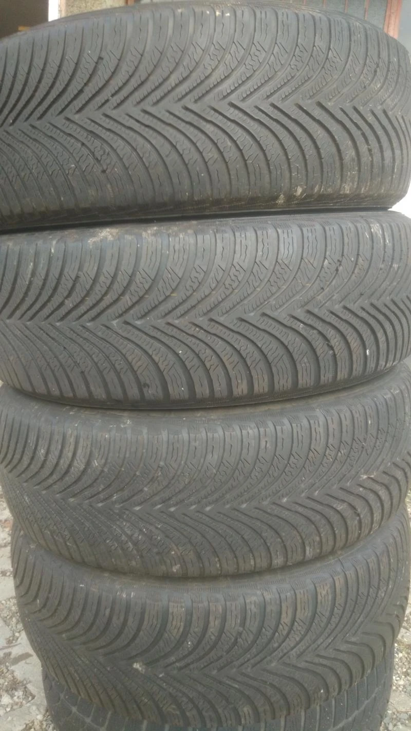 Гуми Зимни 215/65R16, снимка 1 - Гуми и джанти - 27159601