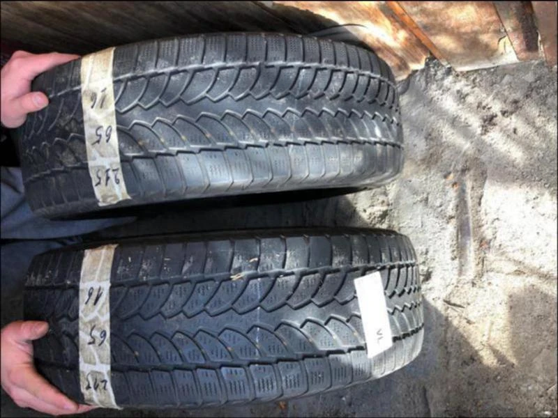 Гуми Зимни 215/65R16, снимка 2 - Гуми и джанти - 46829746