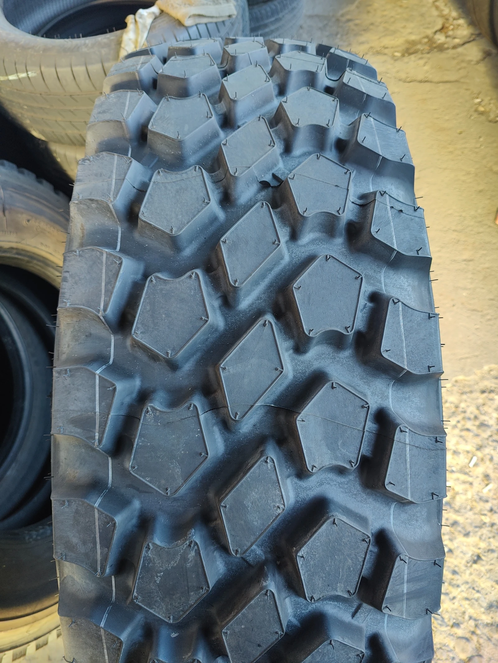 ���� 355/85R20 | Mobile.bg � ����������� 2