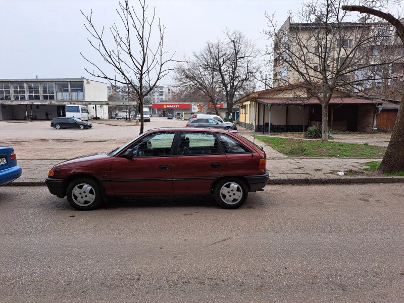 Opel Astra 1.6i, снимка 8 - Автомобили и джипове - 46681816