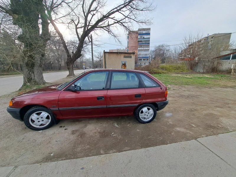 Opel Astra 1.6i, снимка 13 - Автомобили и джипове - 46681816