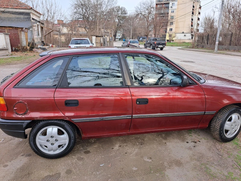 Opel Astra 1.6i, снимка 14 - Автомобили и джипове - 46681816