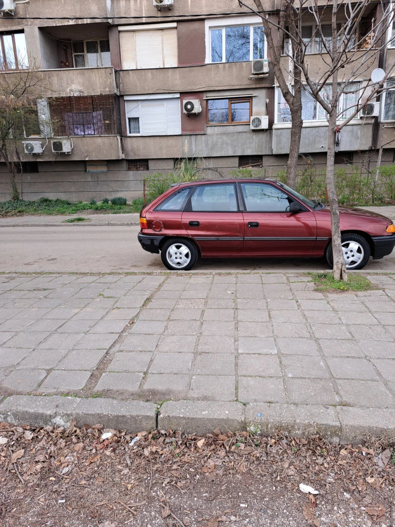 Opel Astra 1.6i, снимка 9 - Автомобили и джипове - 46681816