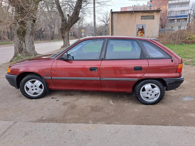 Opel Astra 1.6i, снимка 1 - Автомобили и джипове - 46681816