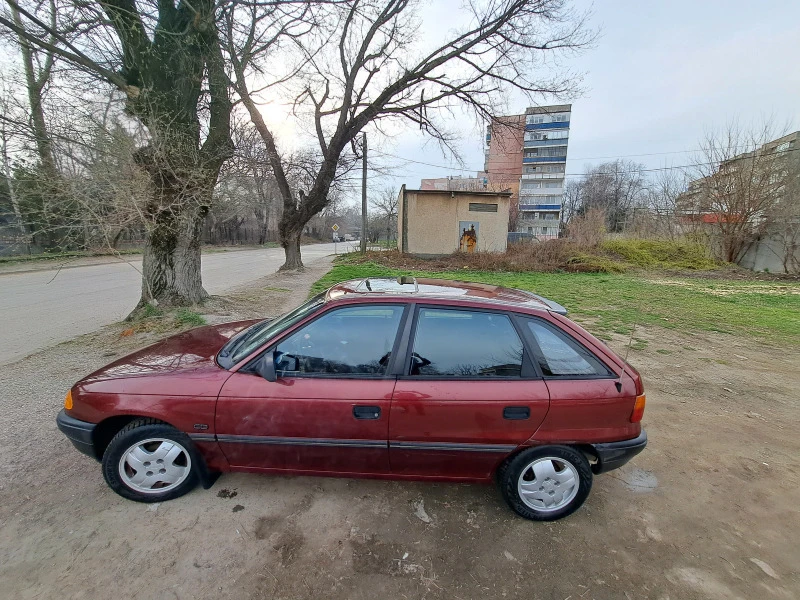 Opel Astra 1.6i, снимка 12 - Автомобили и джипове - 46681816