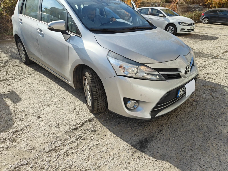 Toyota Verso, снимка 5 - Автомобили и джипове - 47802427