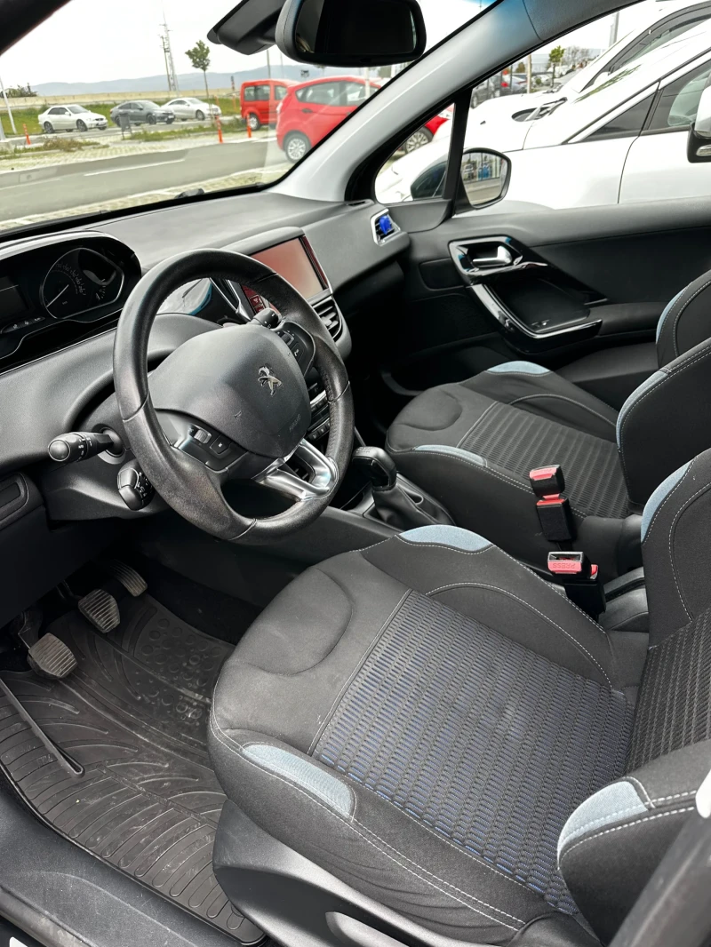 Peugeot 208 1.2, снимка 5 - Автомобили и джипове - 48001568