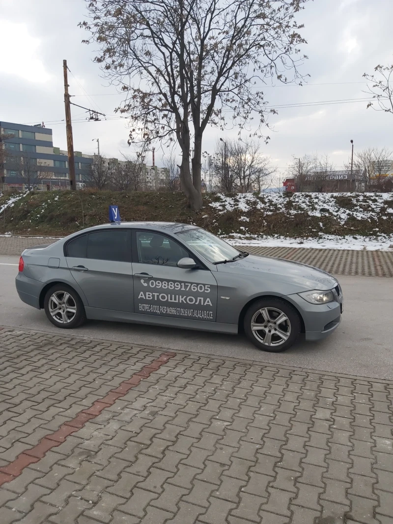 BMW 318 Седан, снимка 3 - Автомобили и джипове - 48262733