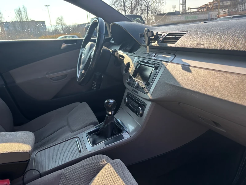 VW Passat, снимка 11 - Автомобили и джипове - 48546156