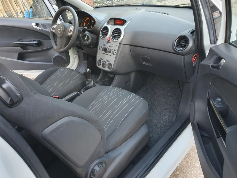 Opel Corsa 1.2i ГАЗ-БЕНЗИН, снимка 11 - Автомобили и джипове - 48761228