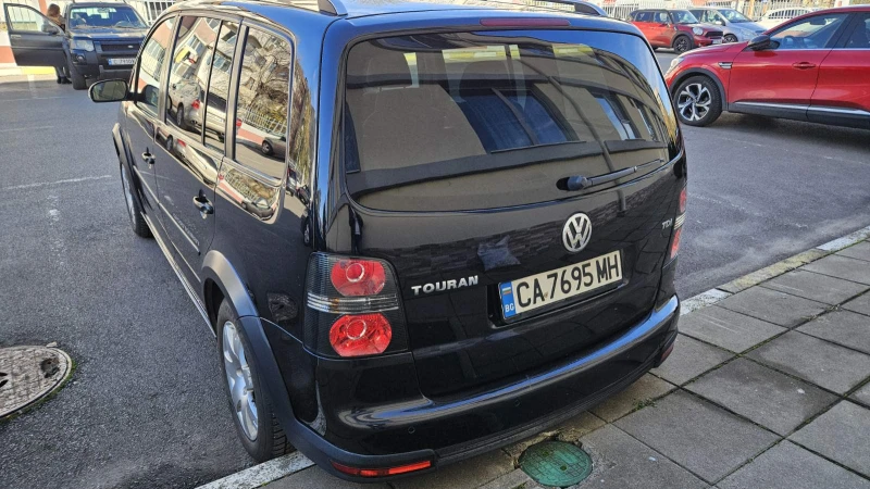 VW Touran CROSS, снимка 4 - Автомобили и джипове - 52411353