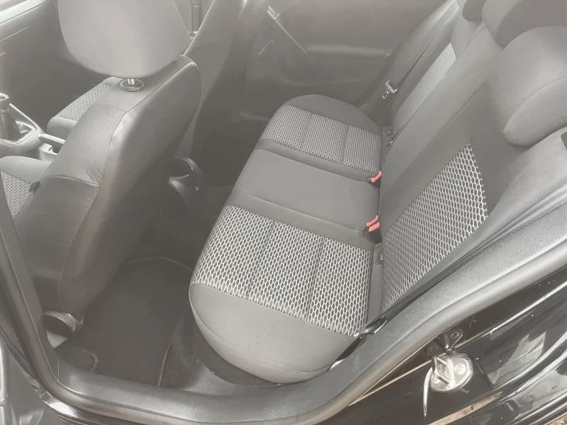 VW Golf 1.6, снимка 8 - Автомобили и джипове - 53081008