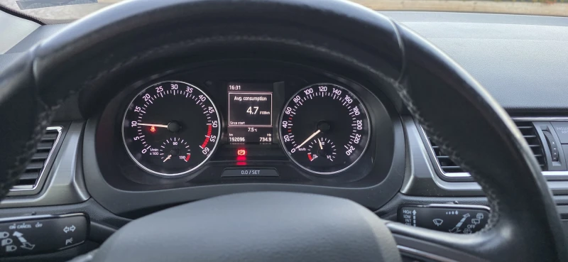 Skoda Rapid, снимка 4 - Автомобили и джипове - 53094982