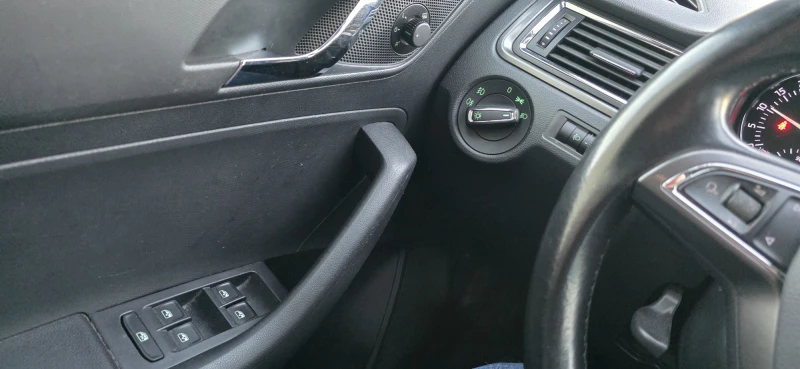 Skoda Rapid, снимка 11 - Автомобили и джипове - 53094982