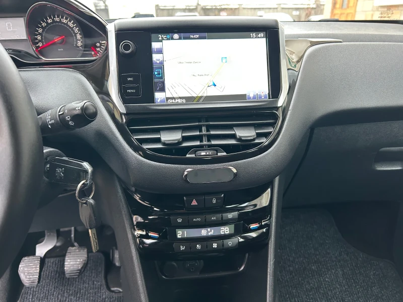 Peugeot 208 1.6HDI НАВИГАЦИЯ, снимка 13 - Автомобили и джипове - 53432687