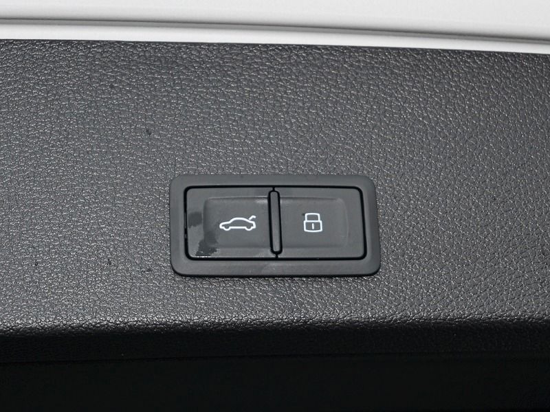 Audi Q2 35 TDI*S LINE*LED*AHK*NAVI+*KAMER, снимка 12 - Автомобили и джипове - 46275189