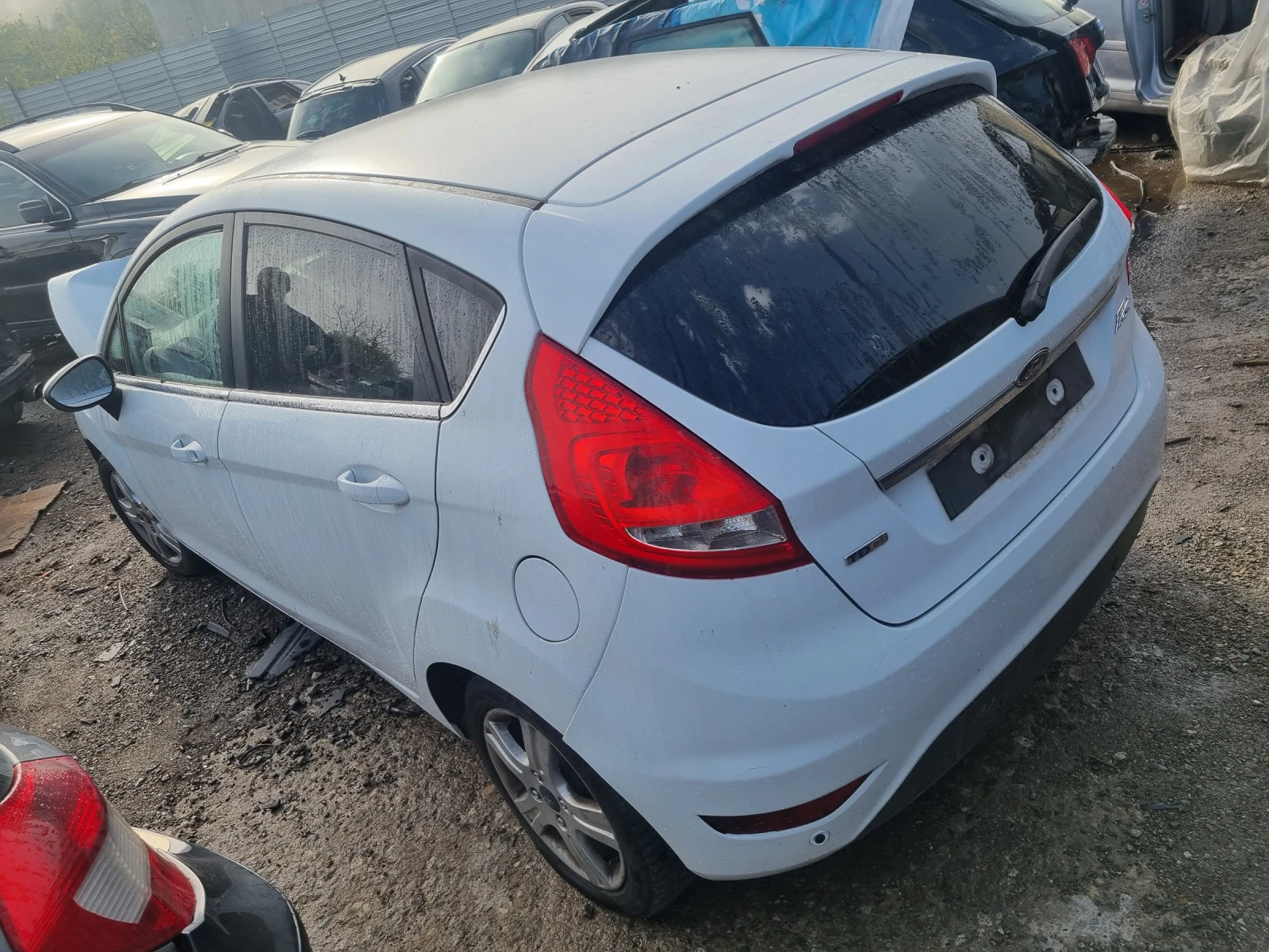 Ford Fiesta 1.6dizel-90ks -2010god-HHJD - изображение 2