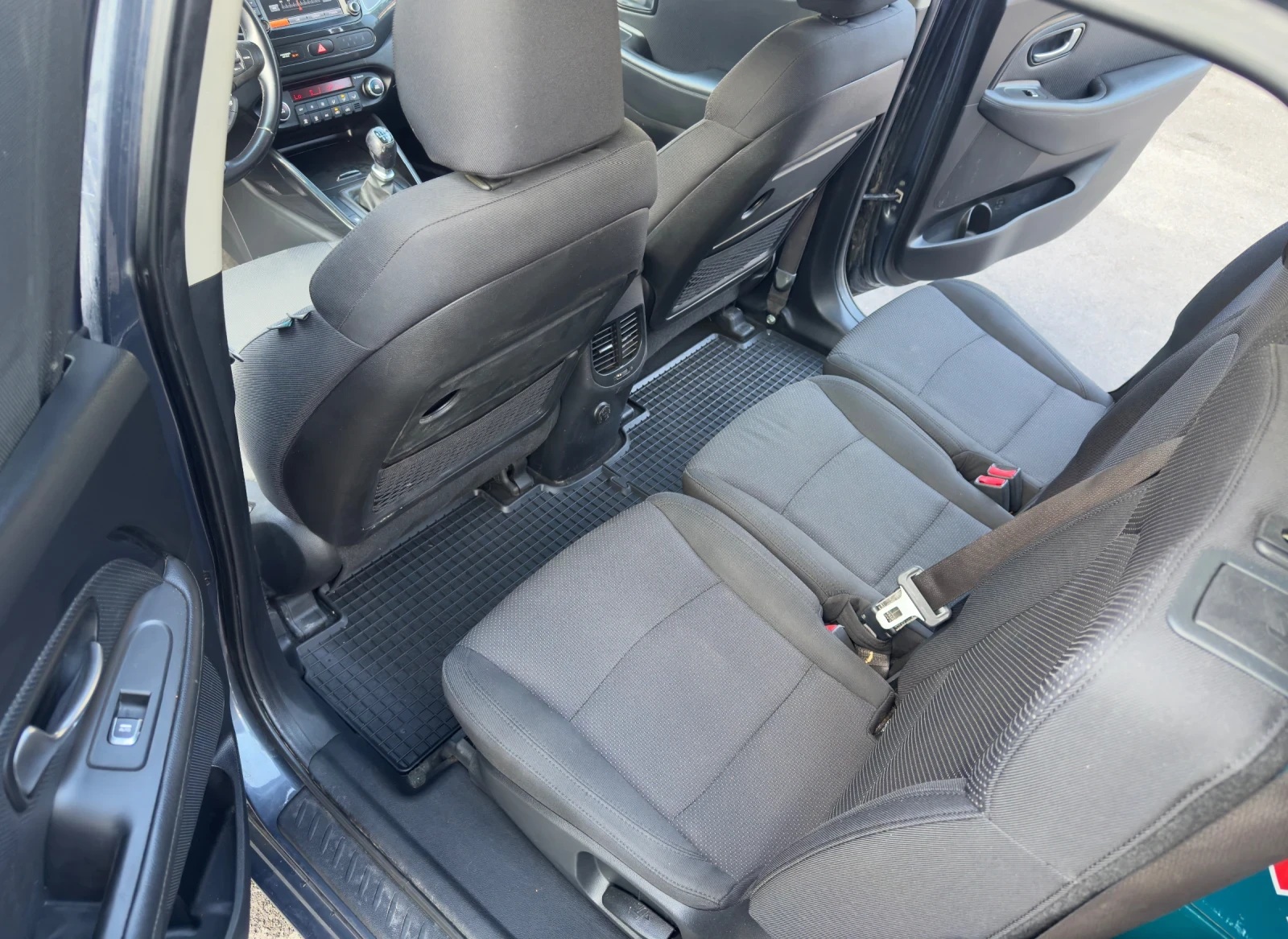 Kia Carens 1.6GDI 7 места - изображение 9