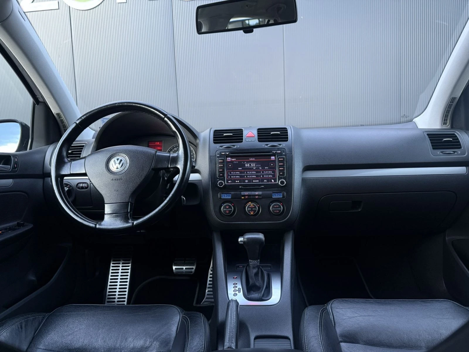 VW Golf 2.0 TDI 140hp AUTOMATIC - изображение 6