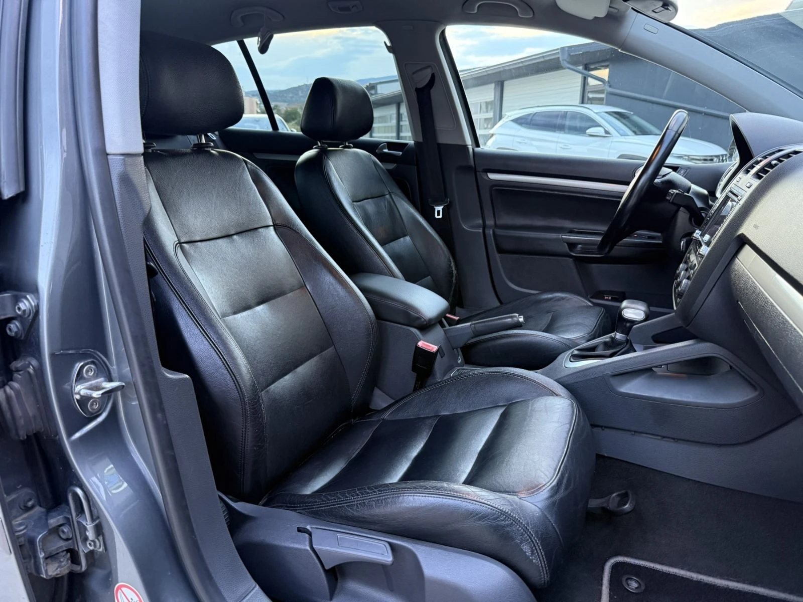 VW Golf 2.0 TDI 140hp AUTOMATIC - изображение 10